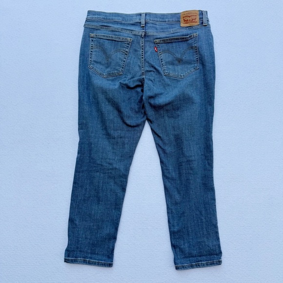 Levi’s Women’s Boyfriend Distressed Jeans – Size 32 W32 L27 – Medium Wash - Picture 2 of 10